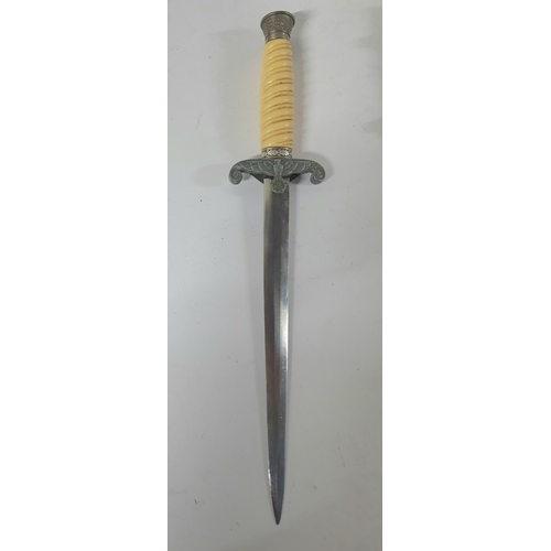 50 - German WWII era army officers dagger with generic B type mounts, the blade stamped for F. W. Höller ... 