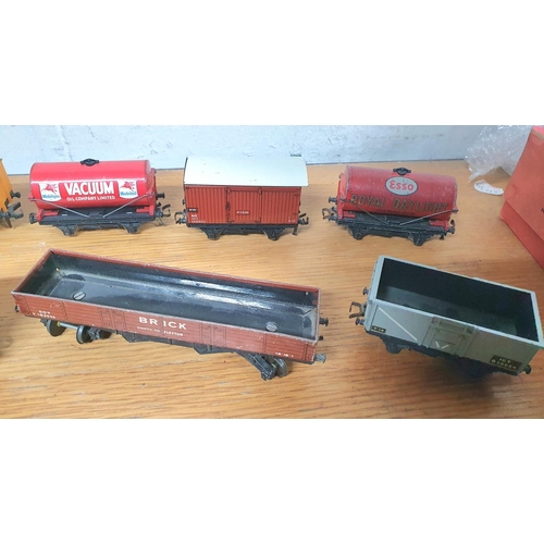 74 - Collection of HO/OO gauge wagons and trucks model railway (Qty)

Tub not included