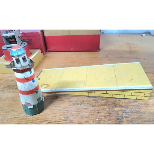 84 - Vintage Hornby (by Meccano) tin plate crane with original box, tin plate ramp and light house (3)