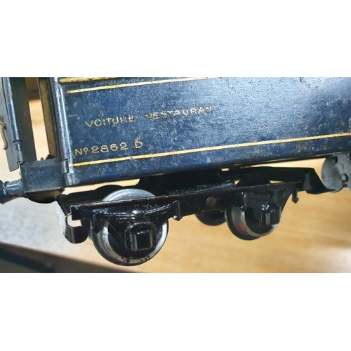 107 - Hornby by Meccano 4 tin-plate 0 gauge carriages including a Pullman, a Compangie Internationale des ... 