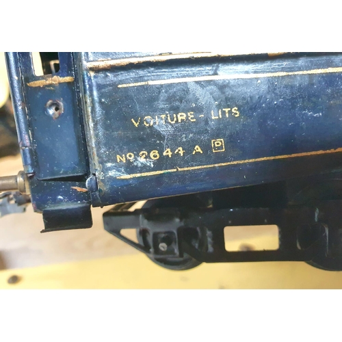 107 - Hornby by Meccano 4 tin-plate 0 gauge carriages including a Pullman, a Compangie Internationale des ... 