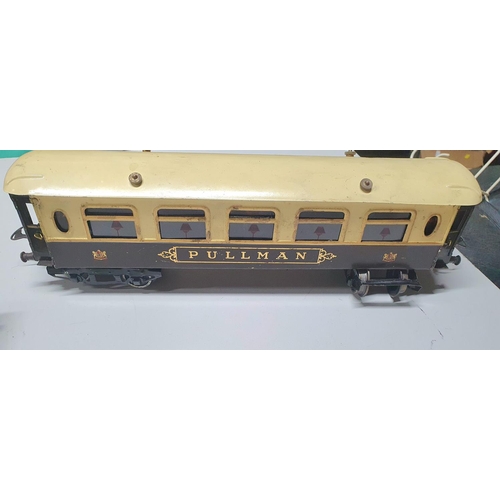 108 - Hornby by Meccano 5 tin-plate 0 gauge carriages including a Pullman, Pullman 