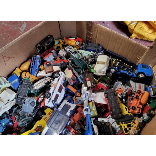 121 - Collection of various used die-cast cars etc (Qty)