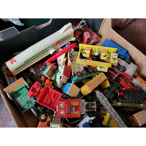 122 - Collection of various used die-cast cars etc (Qty)