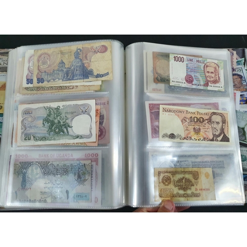 249 - Folder containing a very quantity of world banknotes (Qty)