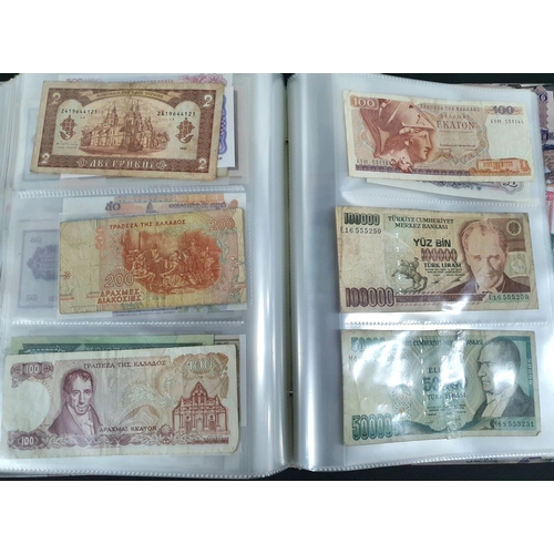 249 - Folder containing a very quantity of world banknotes (Qty)