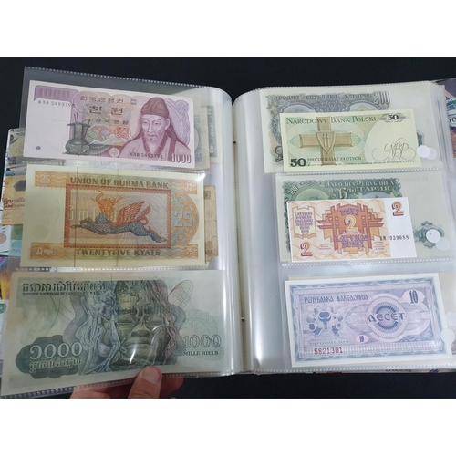 249 - Folder containing a very quantity of world banknotes (Qty)