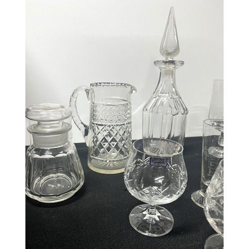 267 - Qty of glassware including decanter and glasses etc