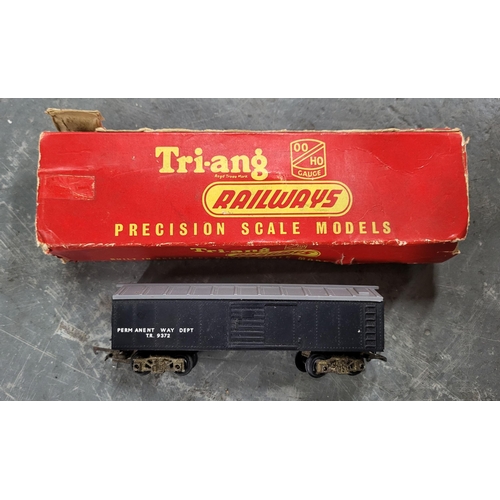 279 - Collection of boxed Tri-ang models including, bridges, supports, piers etc (Qty)