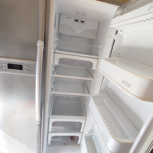 445 - LG American-style refrigerator