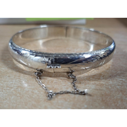 31 - 925 silver bangle with safety chain