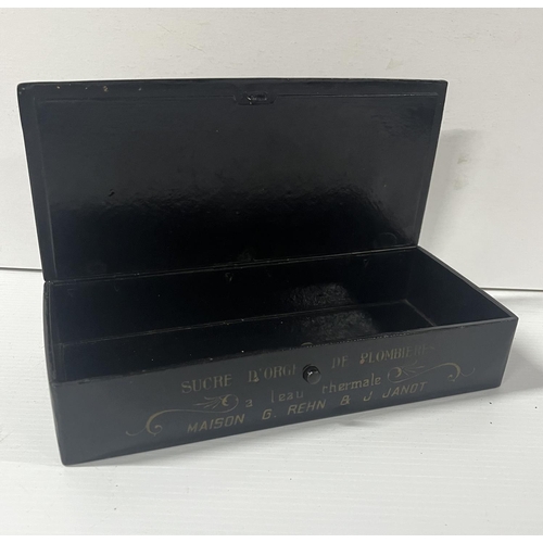 52 - Black Japanese antique lacquered box with French inscription