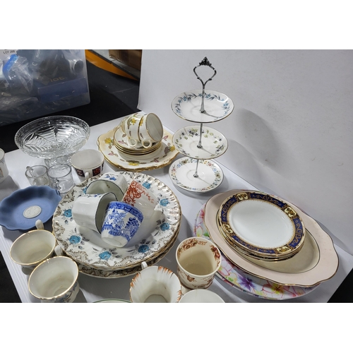 94 - Qty of various ceramics including cake stand, plates etc