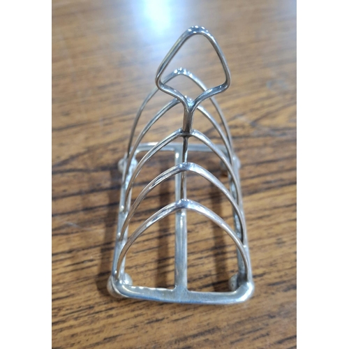 14 - Birmingham 1930 silver toast rack,

32.5 grams