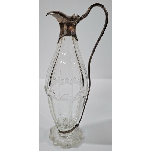 15 - Fine quality hallmarked antique silver and glass vinaigrette bottle.