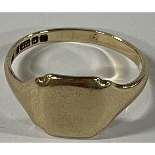 33 - 9 carat hallmarked gold ring 

weighing 3.5g