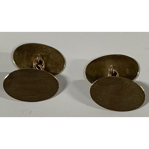 34 - Pair of 9 carat gold hallmarked cufflinks weighing 4.5g