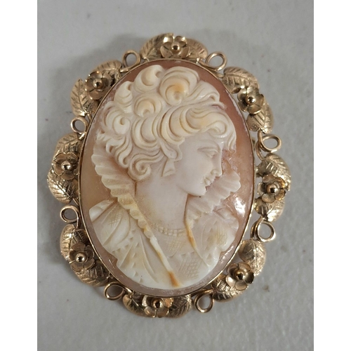 38 - Stunning large antique cameo of a lady in profile set in a hallmarked ornate 9ct yellow gold setting... 