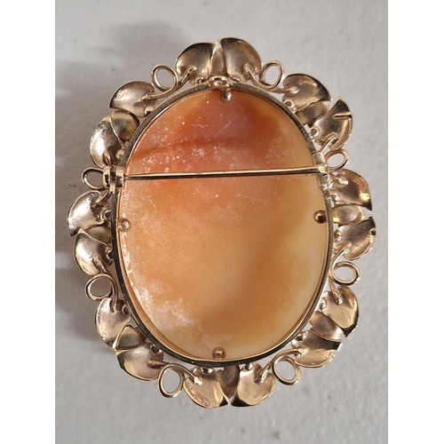 38 - Stunning large antique cameo of a lady in profile set in a hallmarked ornate 9ct yellow gold setting... 