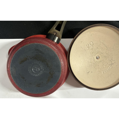 260 - Red Le Creuset pan set (5)