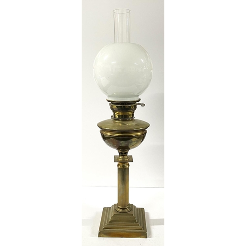 314 - Fine quality, brass columned oil lamp