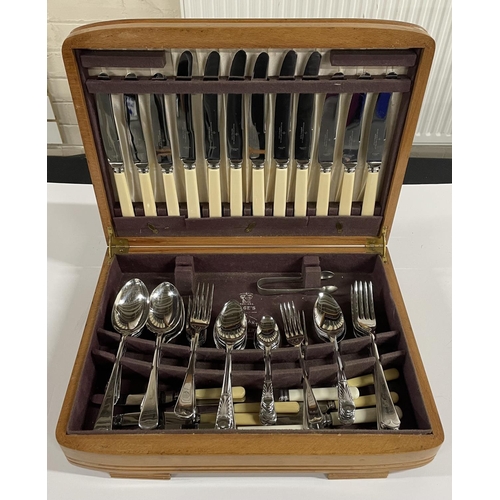 115 - cutlery set in a wooden box