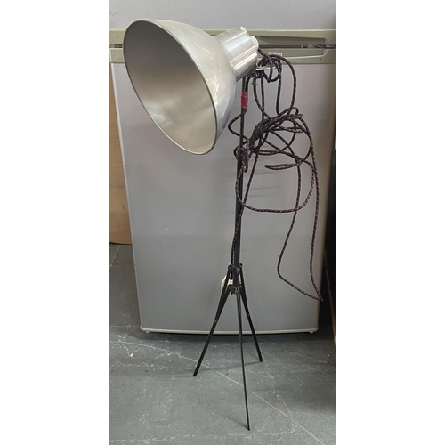 377 - Large floor standing photography lamp