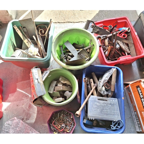 389 - Huge quantity of tools and scrap metal