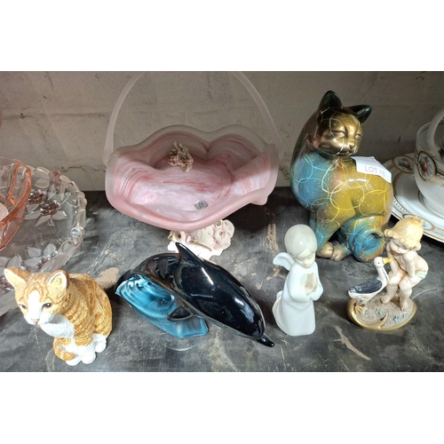 15 - Six items of glass and collectables to include a fine quality Italian crystal pink basket, a Poole D... 