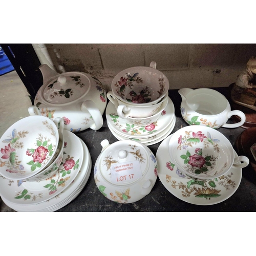 17 - Wedgewood Etruria Barlaston tea service to include, tea pot, milk jug, lidded sugar bowl, 6 tea cups... 