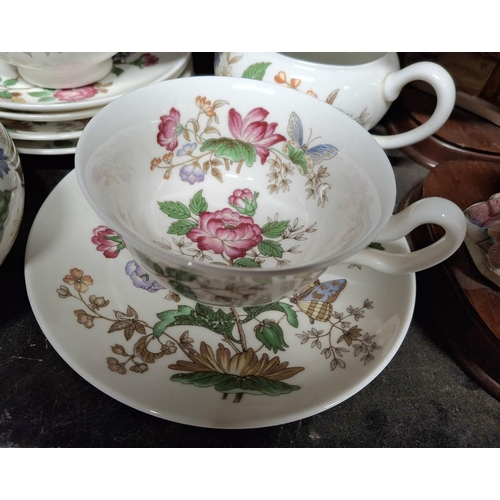 17 - Wedgewood Etruria Barlaston tea service to include, tea pot, milk jug, lidded sugar bowl, 6 tea cups... 