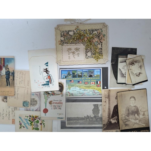 59 - Collection of antique Ephemera including postcards and photos