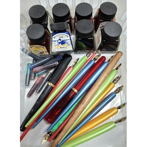 147 - Box containing 8 unopened small bottles of Windsor and Newton inks, various modern stylus' etc (Qty)