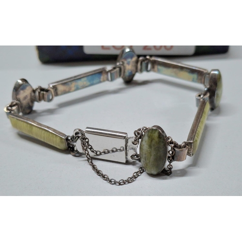 206 - Fine quality 925 hallmarked silver and polished green stone bracelet in presentation box