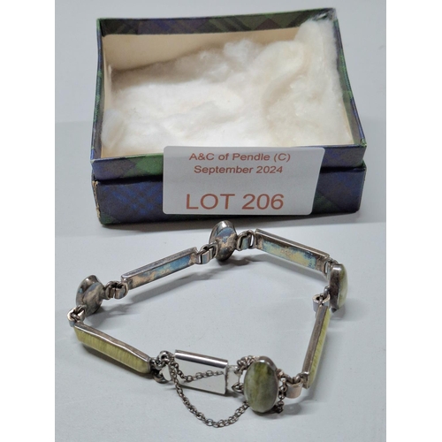 206 - Fine quality 925 hallmarked silver and polished green stone bracelet in presentation box