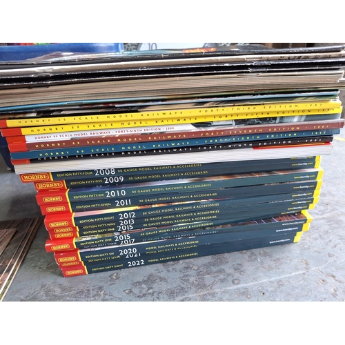 315 - Large quantity of Hornby 00 gauge catalogues between issues 9 to 68 (38)