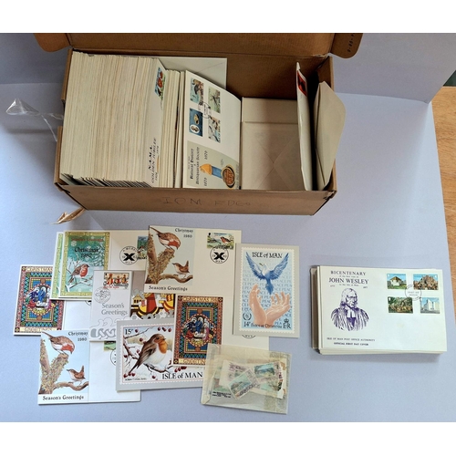 258 - Large quantity of 1970s and 1980s Isle of Man FDC and Christmas cards with stamps (Qty)