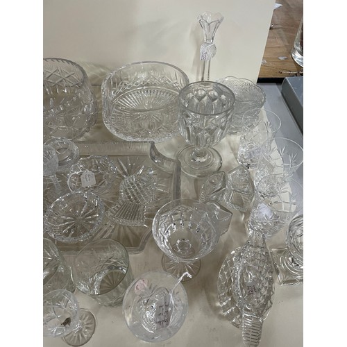 384 - Large quantity of glassware (Qty)