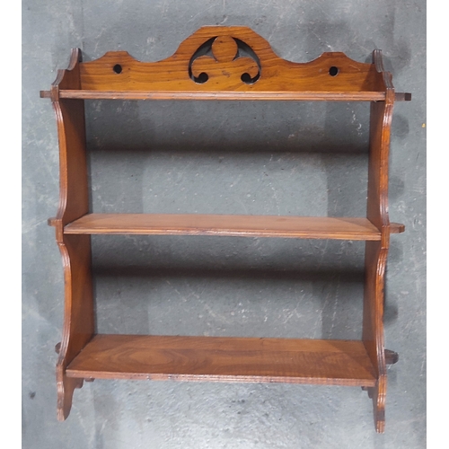 482 - A small wooden wall-rack