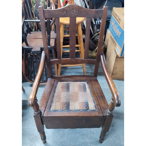 516 - Commode with inner bowl and lid