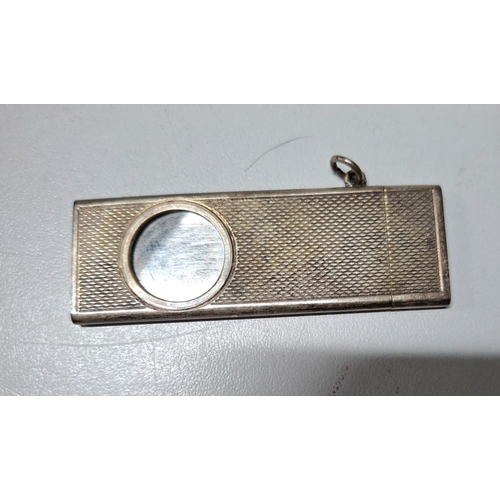 7 - Birmingham 1976 silver weight with a small magnifier and hanging loop,

Approx 25 grams