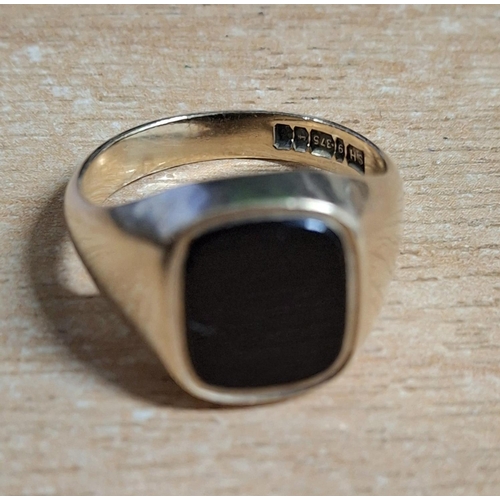 32 - Gents hallmarked 9ct yellow gold signet ring with black onyx top,

6.4 grams gross                  ... 