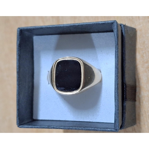 32 - Gents hallmarked 9ct yellow gold signet ring with black onyx top,

6.4 grams gross                  ... 