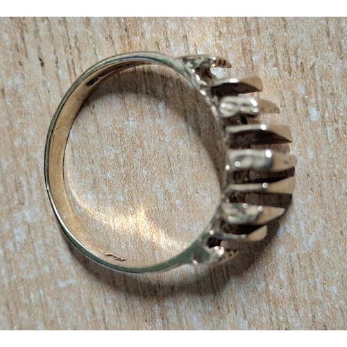 33 - Fine quality hallmarked 9ct yellow gold Brutalist school type ring with bark effect ribbing to the s... 