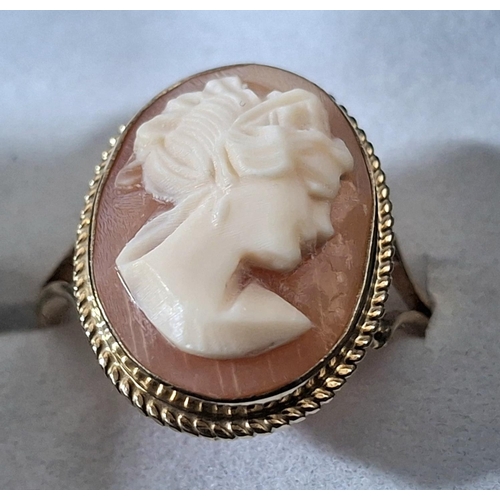 36 - Two 9ct yellow gold cameo rings together with a 9ct yellow ring with a oval cut Amber cabochon (3),
... 