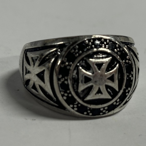 16 - Knights Templar 925 silver ring 

8.8g