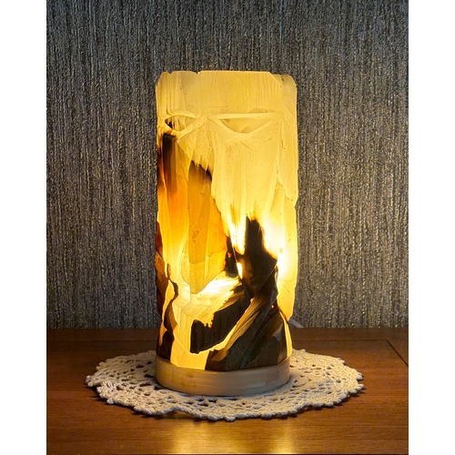 70 - Collection of various vintage Onyx items together with 2 fine quality Onyx table lamps, both in work... 