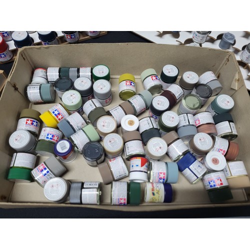 81 - Large collection of acryllic paints (Qty)