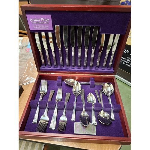 120 - Arthur Price silver plated boxed cutlery set