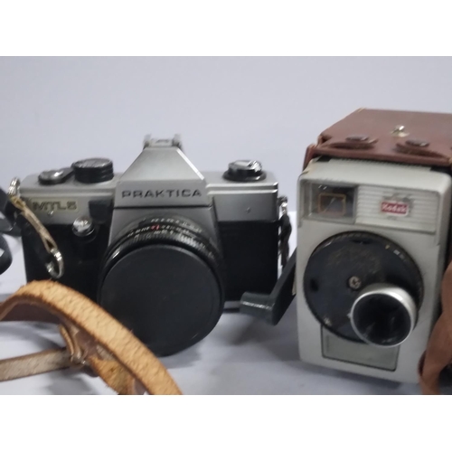 181 - Collection of various old cameras (6)